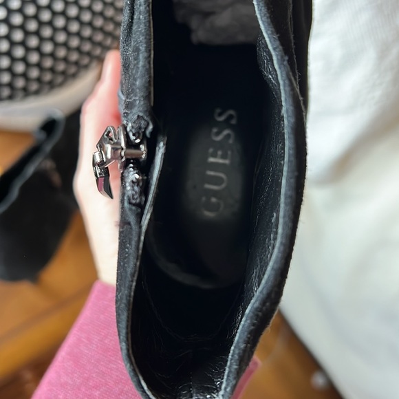 Guess "Dottest" Black Suede Scrunched Zip Ankle Bootie/Shoe Women's Size 8M - Picture 7 of 14
